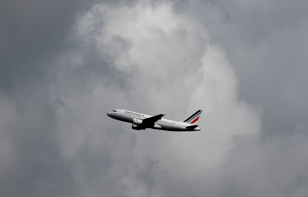 Air france: 85% des vols assures jeudi, 10 a 18,8% de grevistes