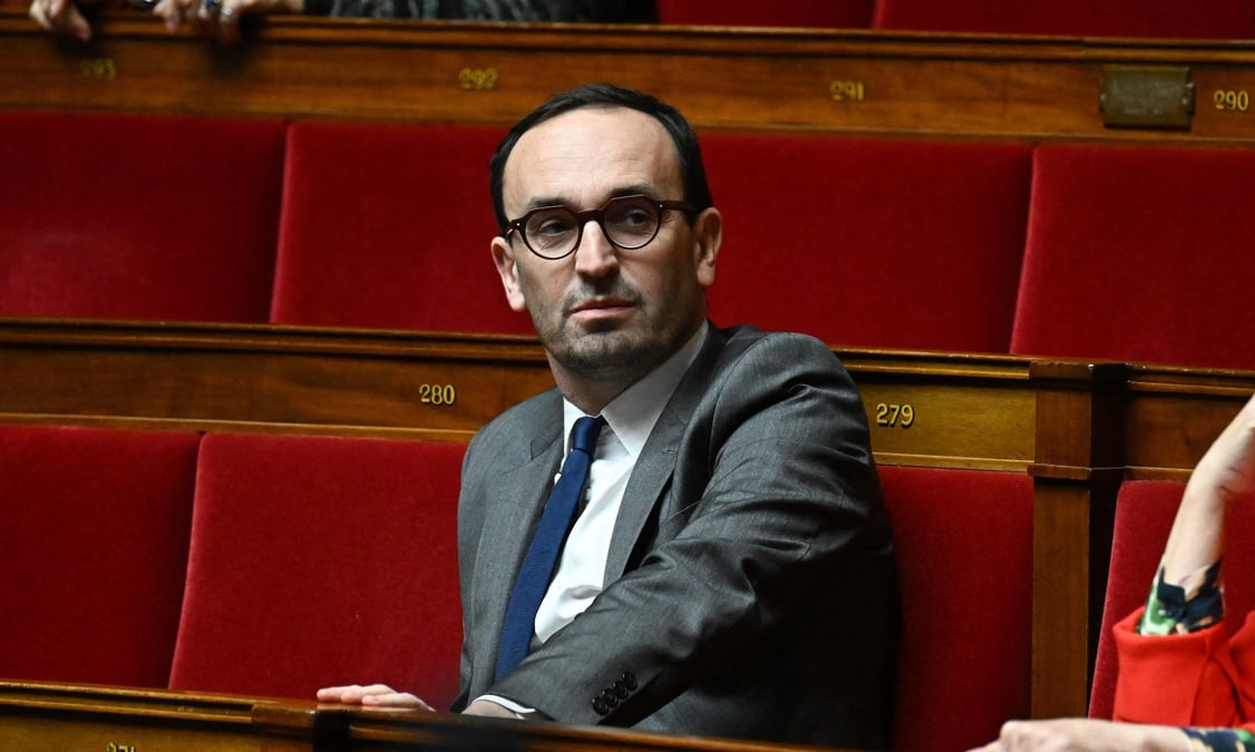 Le député Ensemble pour la République (EPR) et ex-ministre du Budget Thomas Cazenave sur les bancs de l'Assemblée nationale.