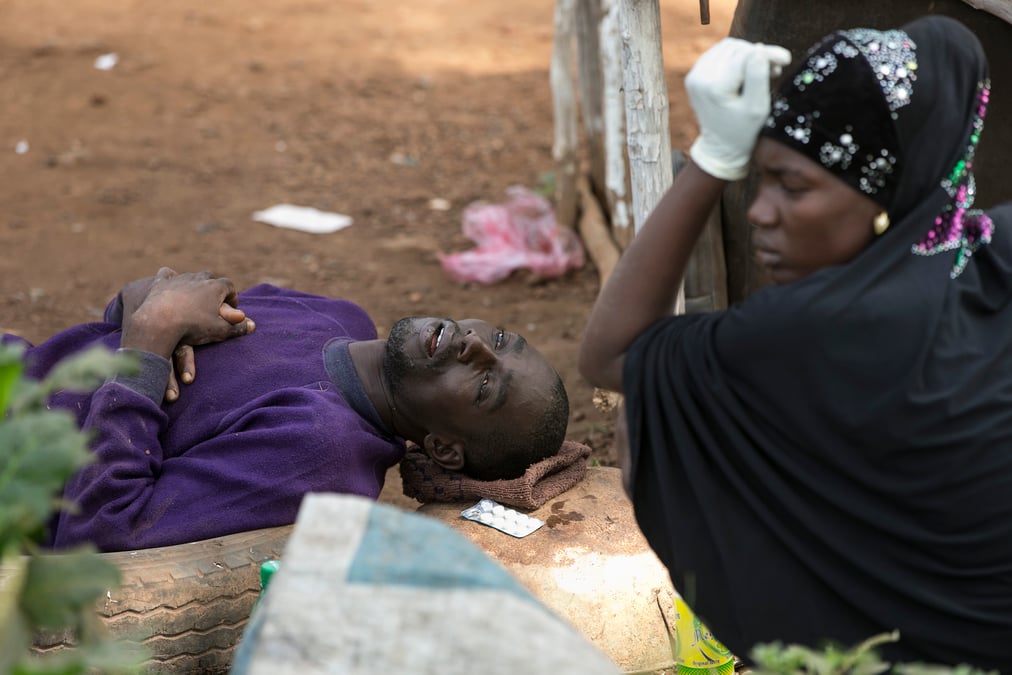 Ebola a fait plus de 7.900 morts