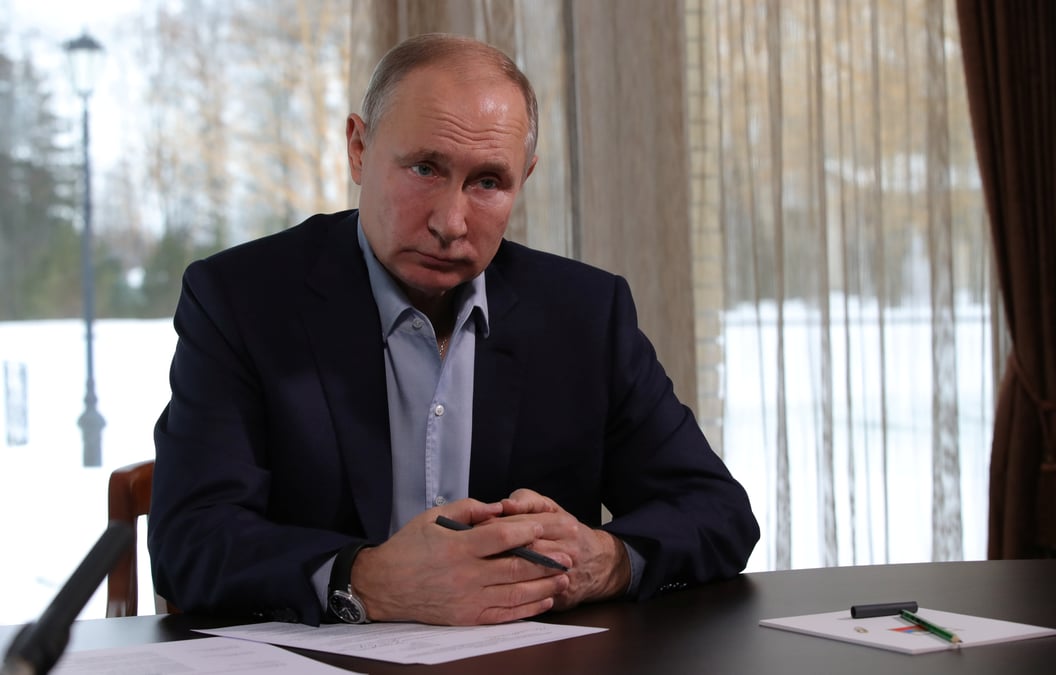 Poutine dement posseder un palais sur les rives de la mer noire