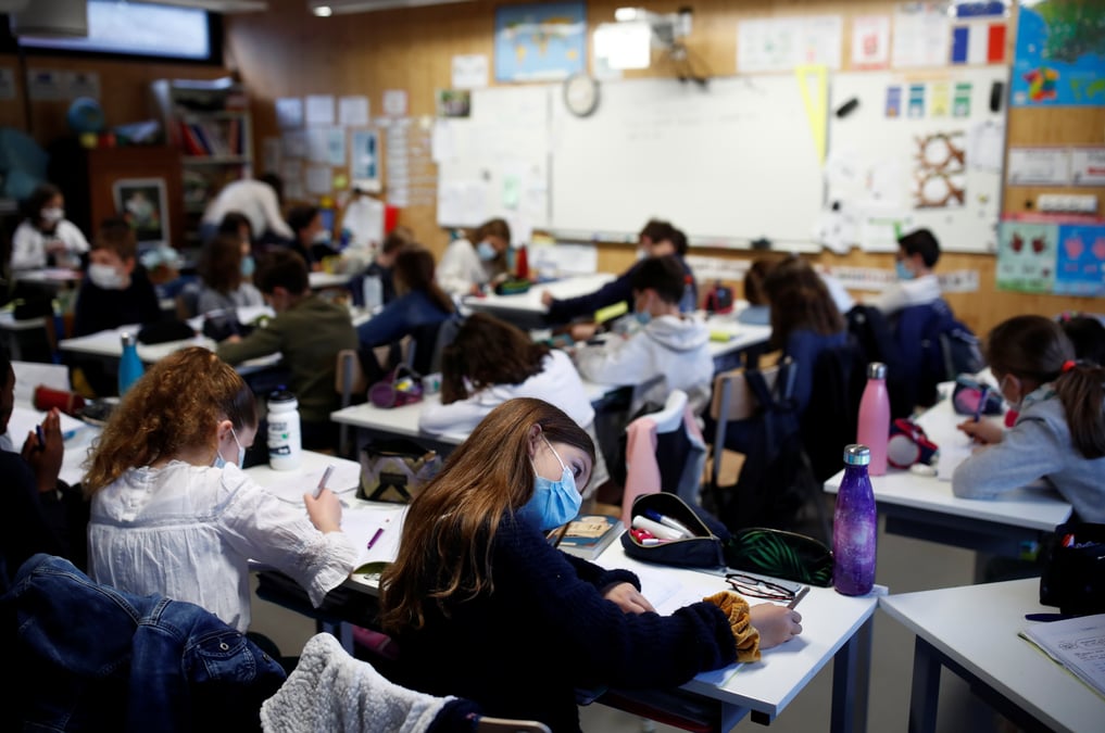 France/coronavirus: la vaccination pour les enseignants devrait debuter mi-avril