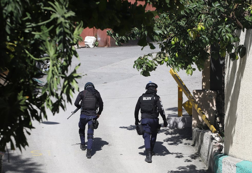 Haiti: la police combat les assaillants ayant assassine le president, annonce le chef de la police