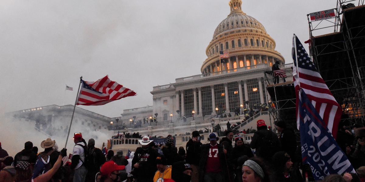 Usa: deux policiers du capitole poursuivent trump pour les emeutes du 6 janvier