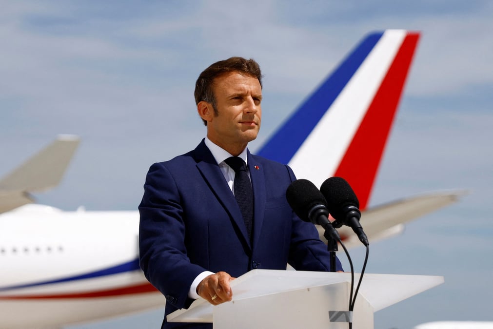 Macron intervient dans la campagne pour appeler a "une majorite solide"