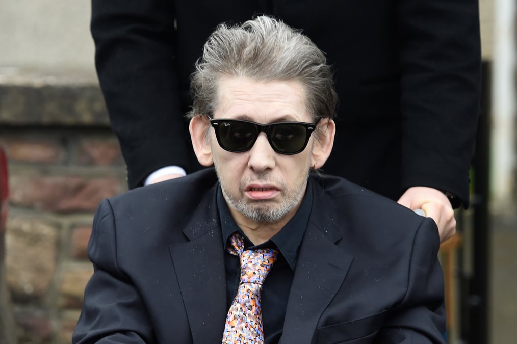 L'ancien chanteur des pogues shane macgowan lors des funerailles de sa mere therese macgowan a silvermines, en irlande