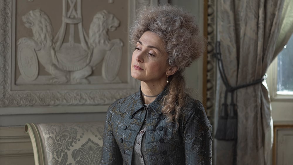 Olympe de Gouges (Julie Gayet) qui, en 1791, a posé les jalons de l’égalité femme-homme.