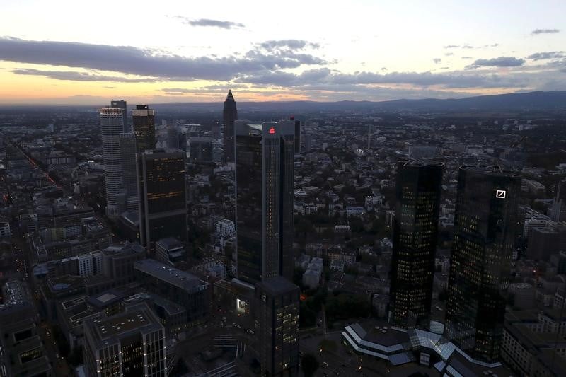 Les banques ne doivent pas attendre d'aide publique, dit la bce