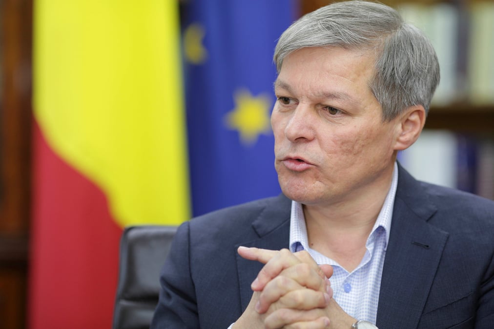Le roumain ciolos elu a la tete du groupe centriste au parlement europeen
