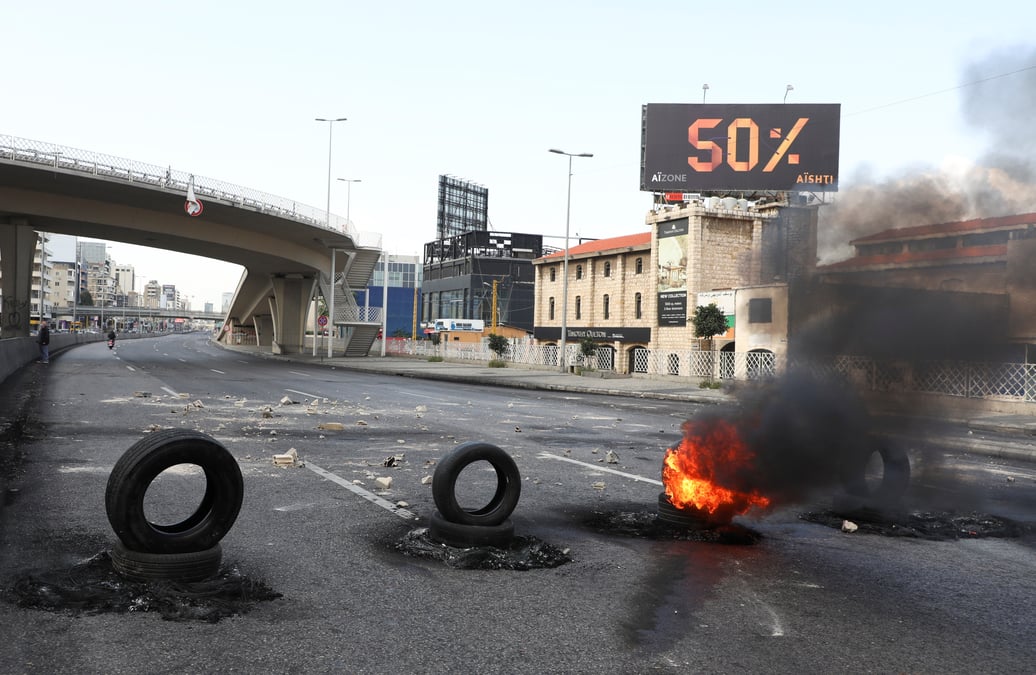 Au liban, la crise s'aggrave et les blocages de route se poursuivent