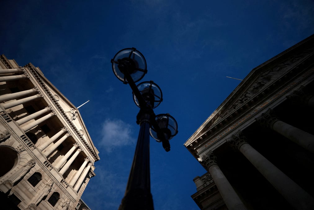 La banque d'angleterre releve son taux directeur face a l'inflation