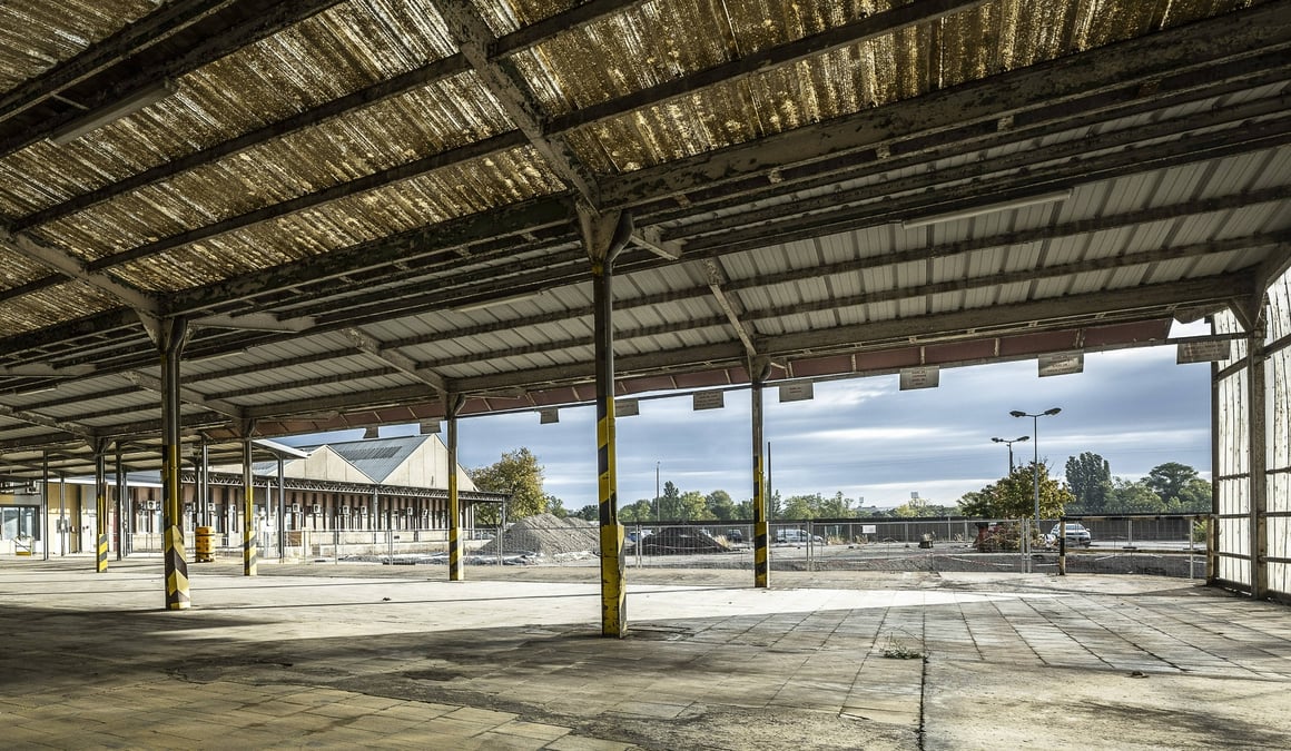 L'ex-technicentre de la SNCF de la Mulatière accueillera en 2025 deux ressourceries professionnelles et fait l'objet d'une démarche d'urbanisme transitoire plus large.