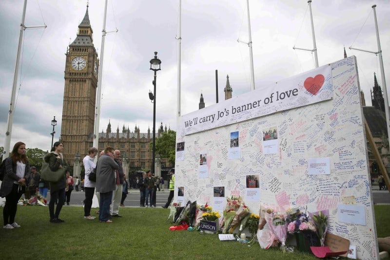 La campagne autour du brexit reprend apres le meurtre de jo cox