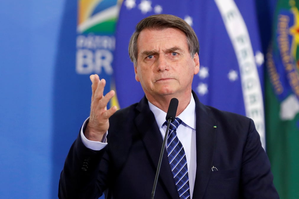 Amazonie: bolsonaro s'entretient avec merkel, son fils rencontre trump