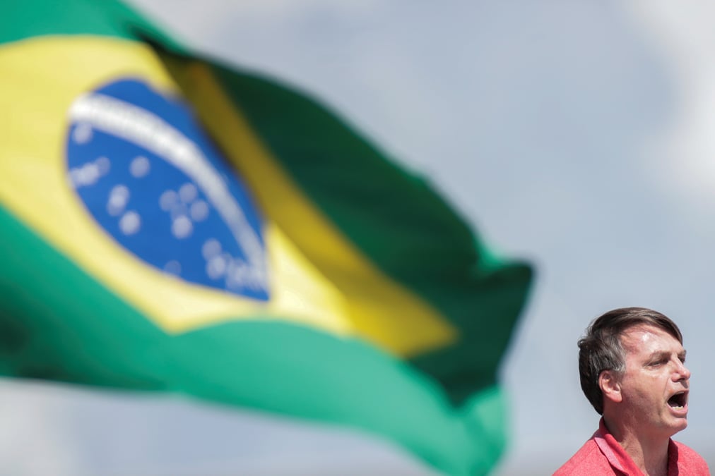 Coronavirus: bolsonaro, lors d'un rassemblement, denonce le confinement au bresil