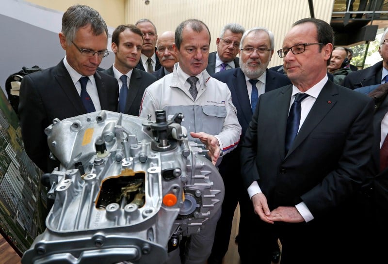 Hollande voit en psa un "turbo" pour l'economie francaise
