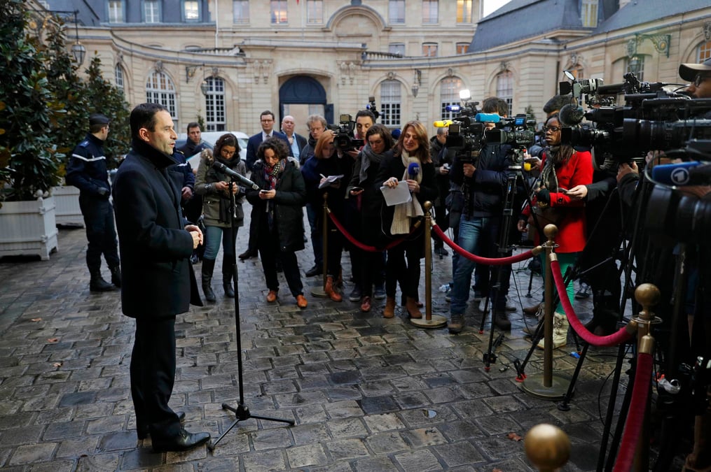 Hamon obtient le soutien de cazeneuve et veut rassembler
