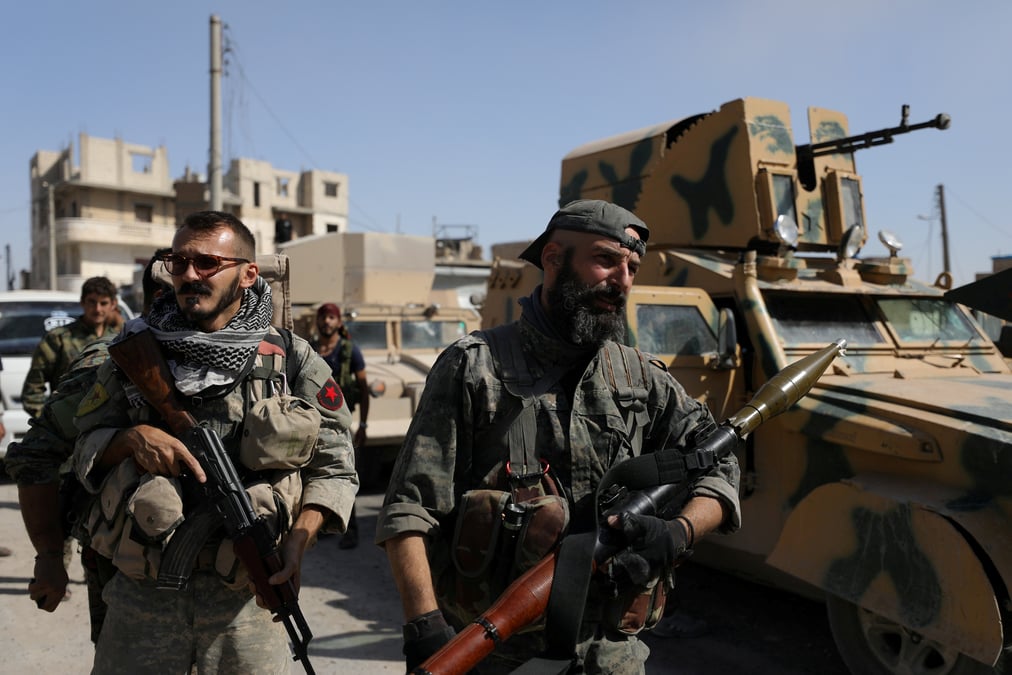 Syrie: cent combattants pro-assad tues apres un assaut contre les fds