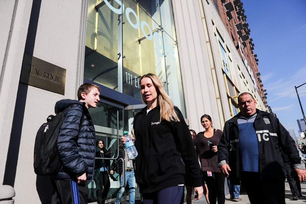 Des milliers de salaries de google manifestent