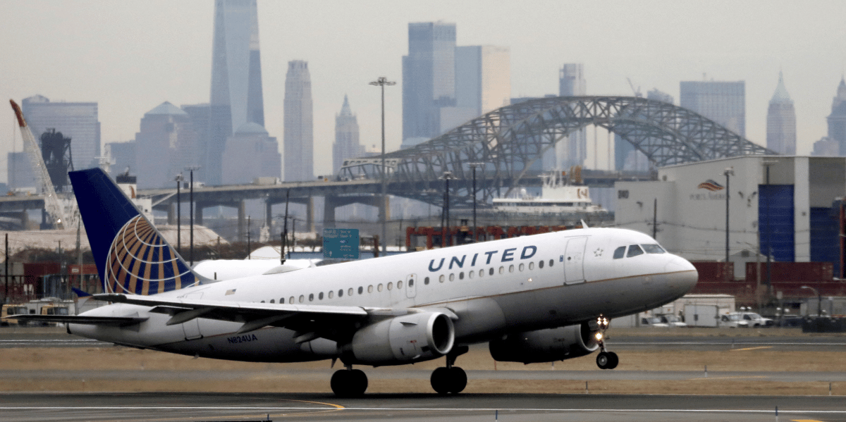 United airlines va autoriser le retour des salaries non vaccines contre le covid-19
