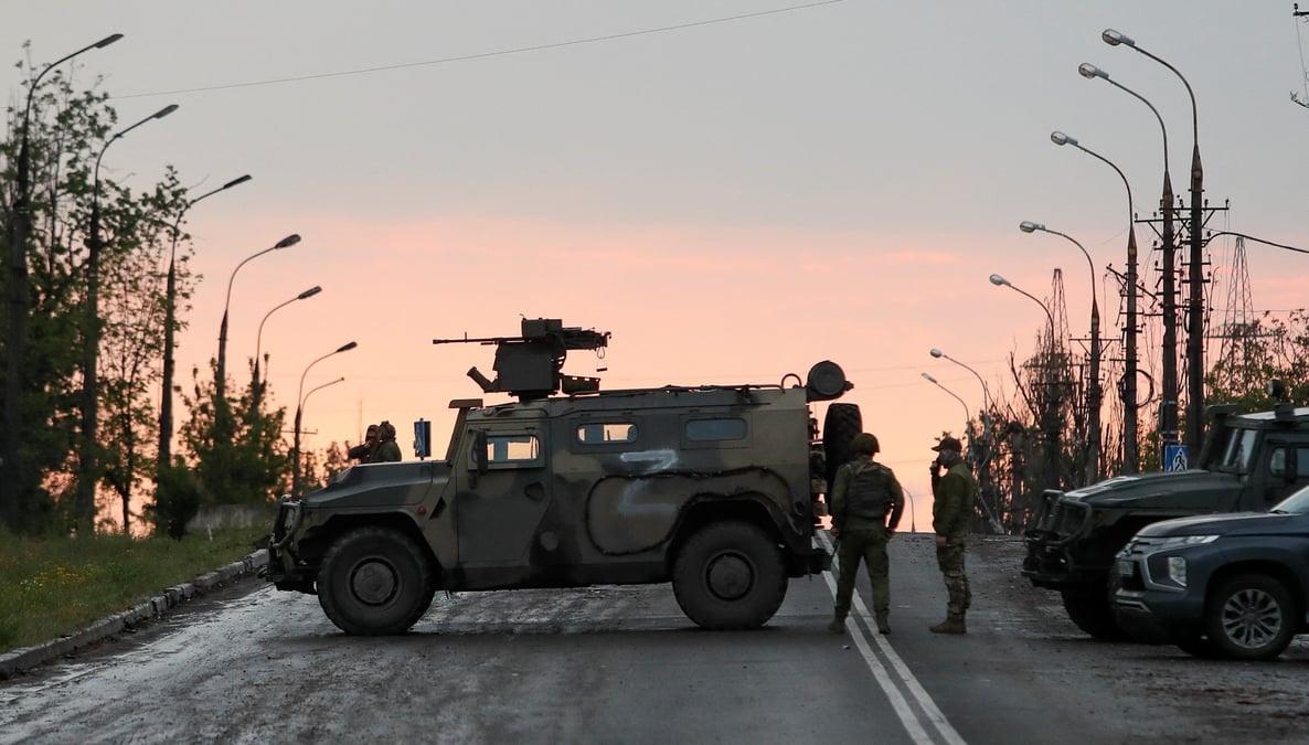 La russie affirme que pres de 2.000 combattants ukrainiens d'azovstal se sont rendus