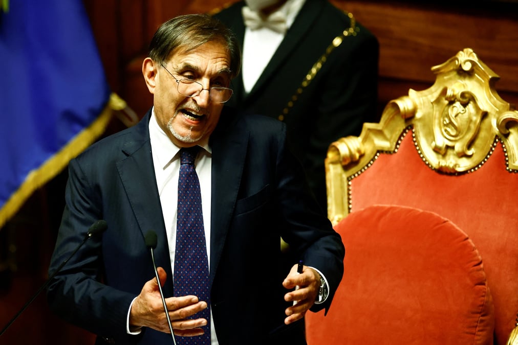 Le nouveau president du senat italien, ignazio la russa, prononce son premier discours a la chambre haute du parlement