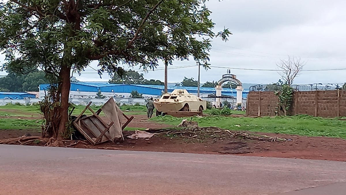 Mali: l'armee dit avoir repousse une attaque "terroriste" contre une base proche de bamako