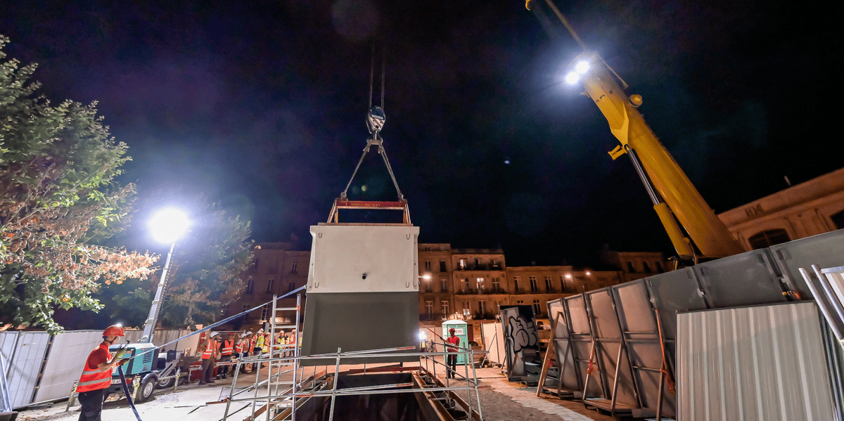Le transformateur de 27 tonnes a été positionné dans une fosse de quatre mètres de profondeur.