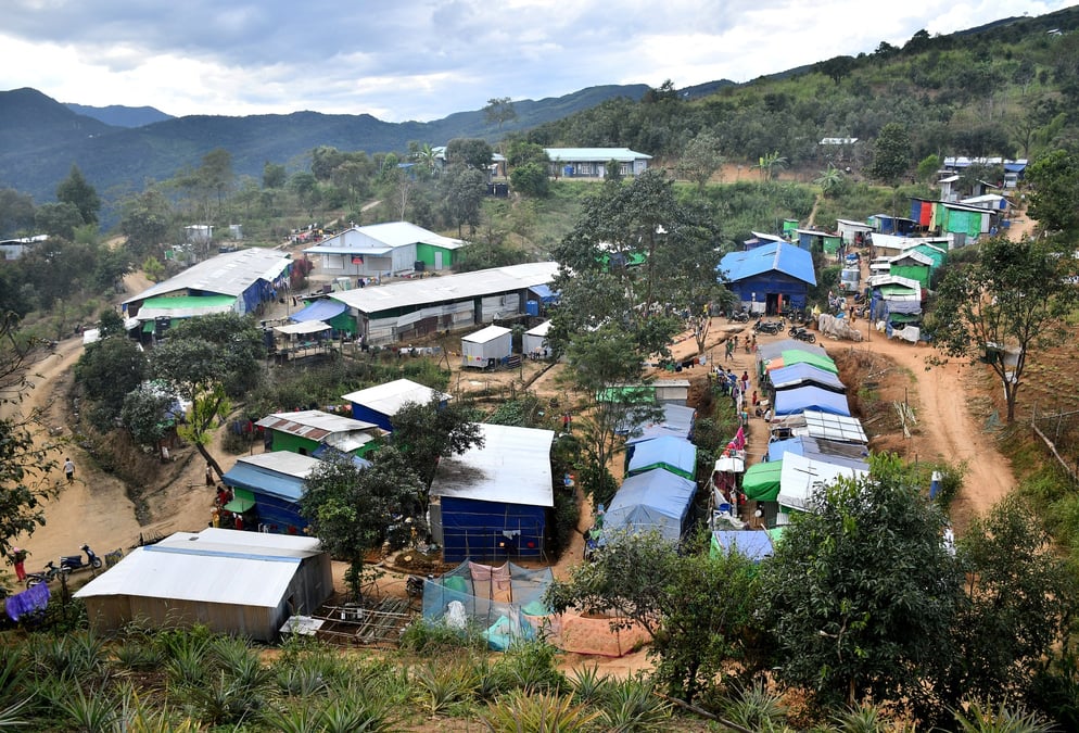 Vue d'un camp de secours en inde ou sejournent des personnes ayant fui la birmanie