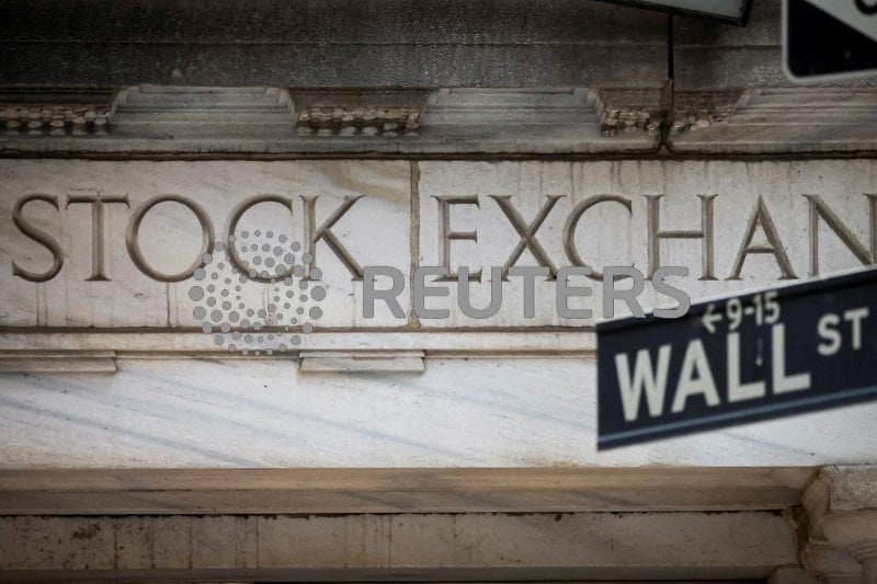 L'entree de la bourse de new york a wall street