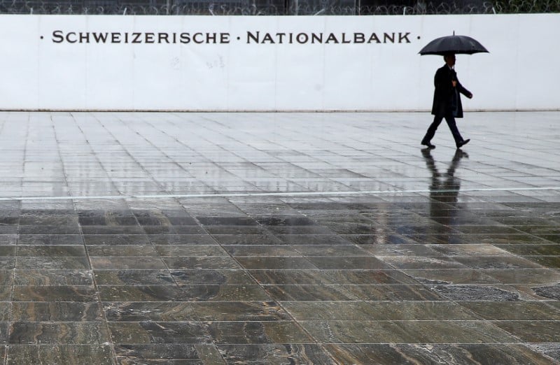 La banque nationale suisse maintient sa politique monetaire