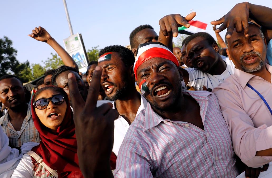 Soudan: des habitants d'atbara, berceau du soulevement, se rendent a khartoum