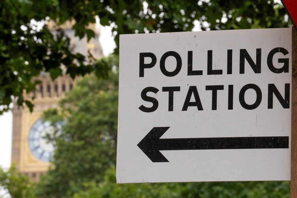 Panneau de direction d'un bureau de vote