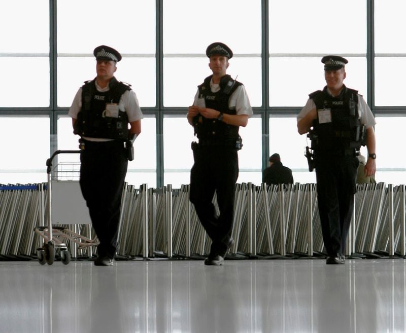 Arrestation dans un aeroport londonien d’une jeune femme soupconnee de terrorisme