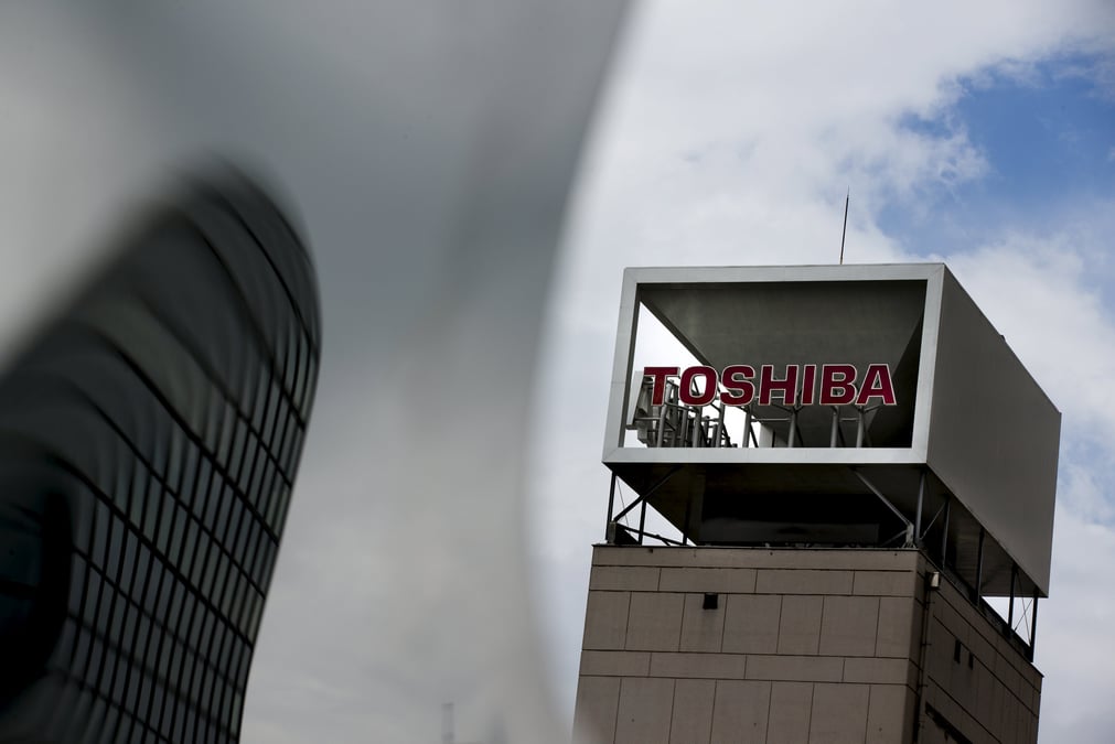 Toshiba reporte encore la publication de ses resultats annuels