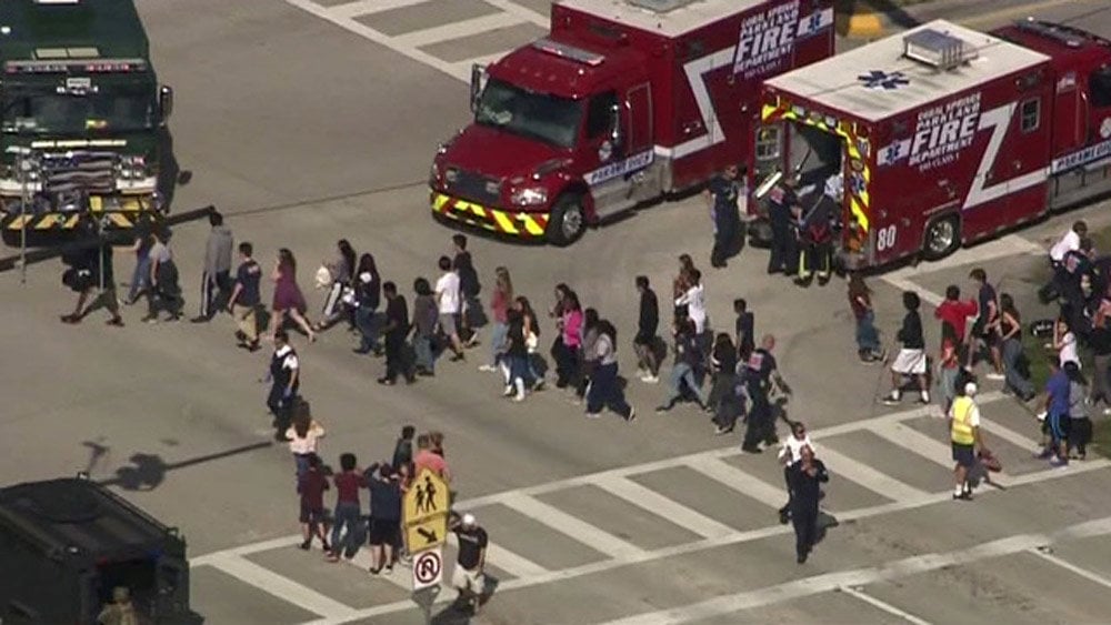 Fusillade en cours dans un groupe scolaire en floride, 20 blesses
