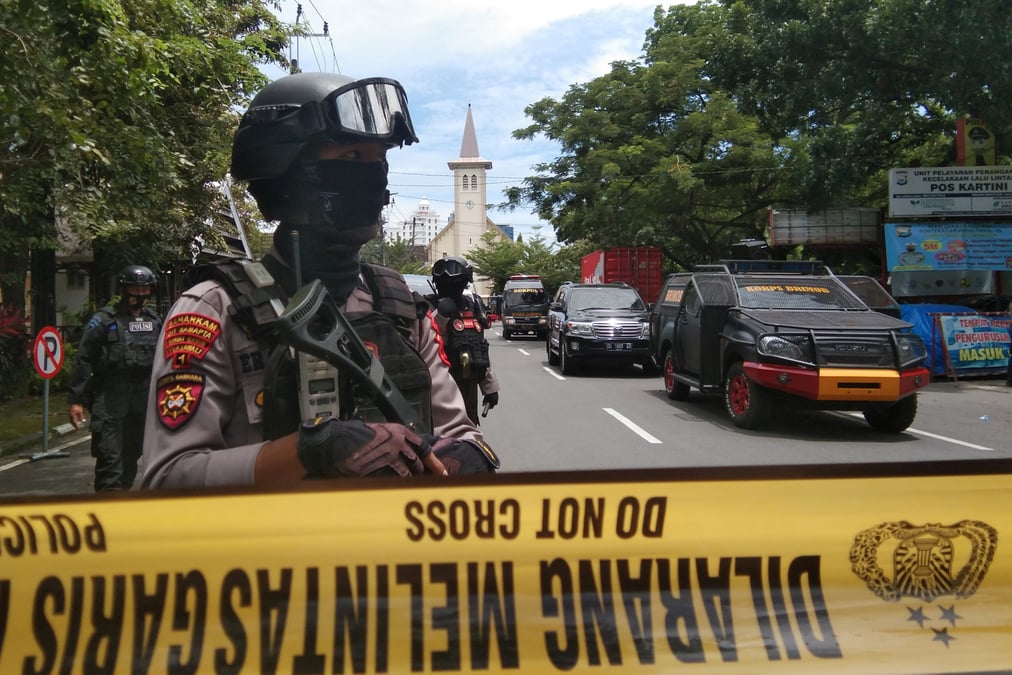 Indonesie: un attentat suicide pres d'une eglise blesse 14 personnes