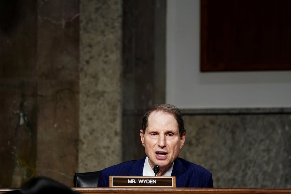 "des dizaines de courriels" du tresor americain pirates, selon un senateur