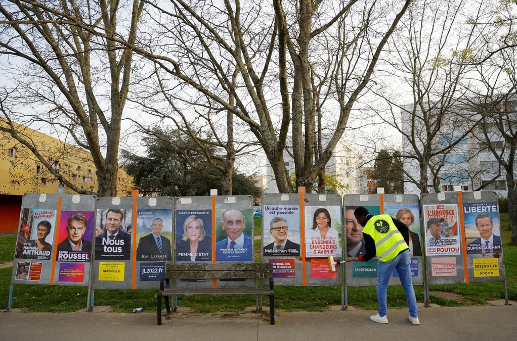 Entre enquete internationale et embargo, les candidats a la presidentielle tentent de se positionner sur boutcha