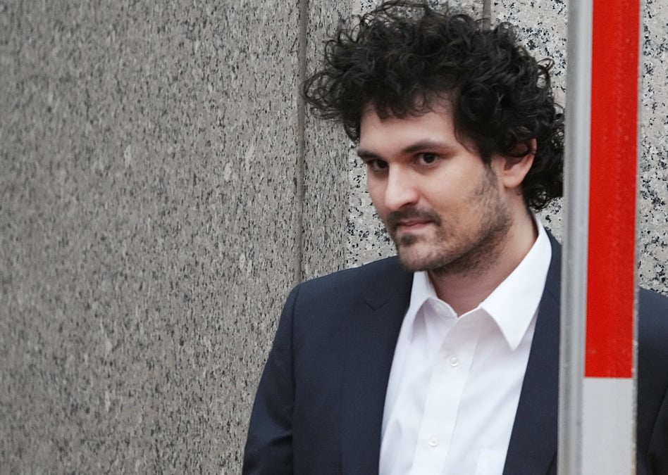 L'ancien pdg de ftx, bankman-fried, comparait devant le tribunal federal de manhattan a new york