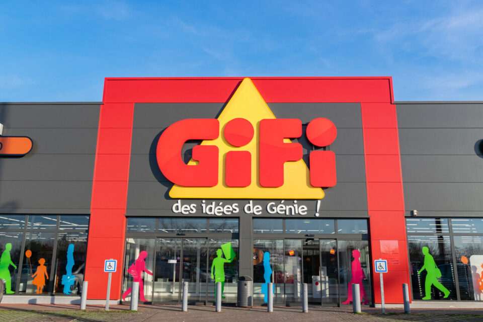 GiFi a ouvert en avril 2023 son 600e magasin en Europe et pèse 1,5 milliard d'euros de chiffre d'affaires annuel, employant plus de 10.000 personnes.