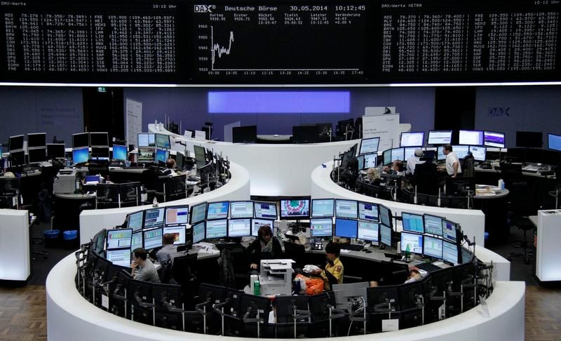 Légère baisse des marchés européens à mi-séance, sauf Milan