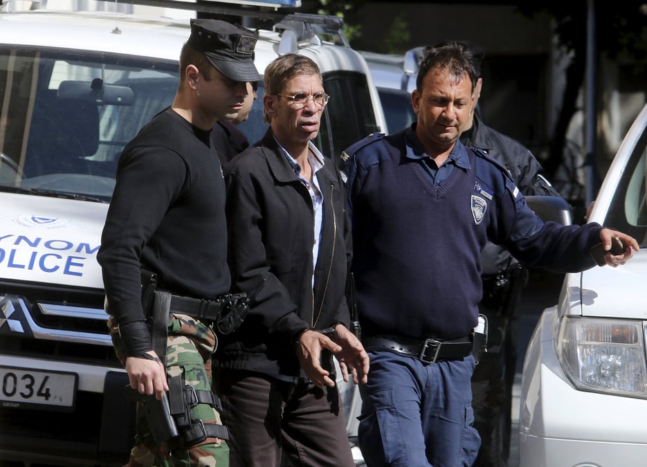 Le pirate de l'air d'egyptair maintenu en detention pour huit jours a chypre