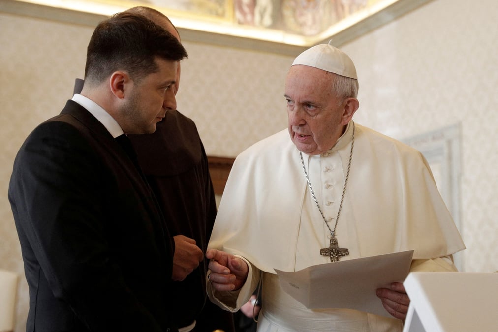 L'ukraine s'attend a ce que la russie suspende les hostilites lors d'un eventuel voyage du pape, dit l'ambassadeur au vatican
