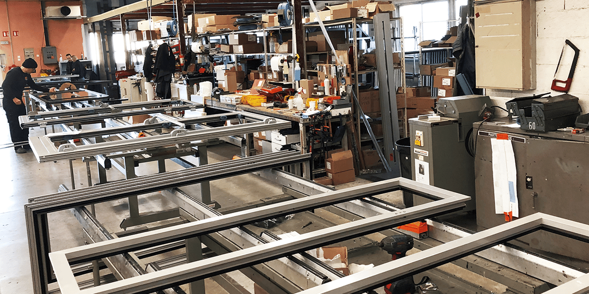 Technal à Chenove, près de Dijon, fabrique des fenêtres et des vérandas en aluminium.