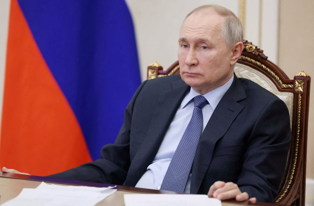 Le president russe poutine preside une reunion sur le developpement social et economique de la crimee et de sebastopol, a moscou