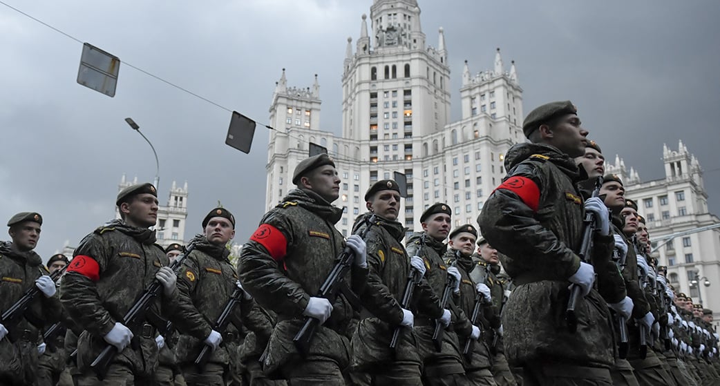 Des vétérans de la guerre en Ukraine participeront au défilé du 9-Mai, afin de faire le lien entre les nazis de 1945 et ceux, selon les termes de la propagande de Moscou, de l’Ukraine actuelle.