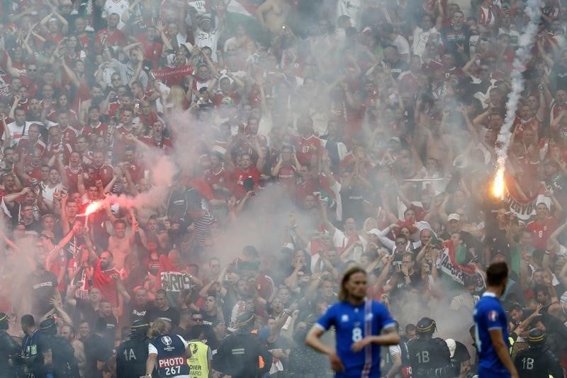 Six supporters hongrois en garde a vue a marseille