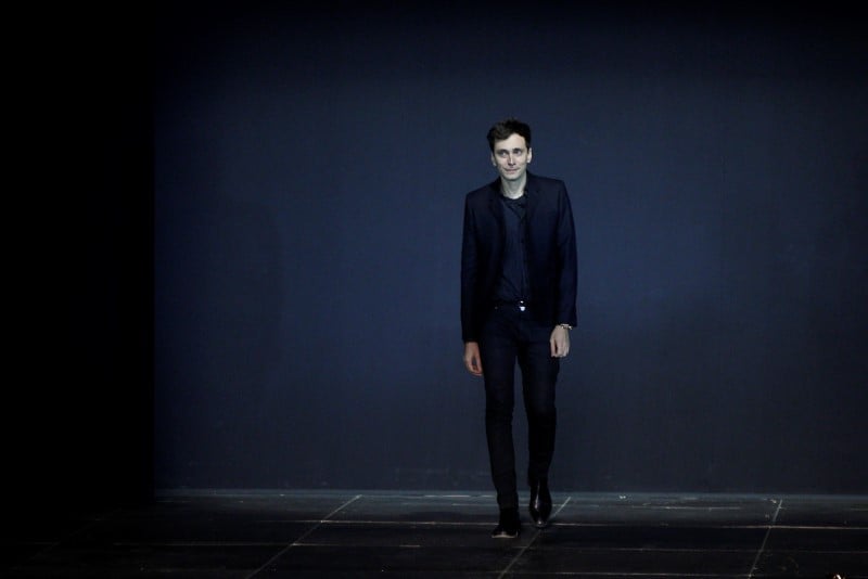 Le couturier hedi slimane saisit la justice contre kering