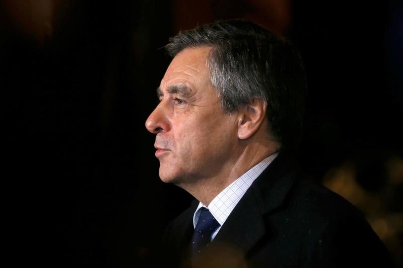 Fillon a berlin pour jouer la carte merkel