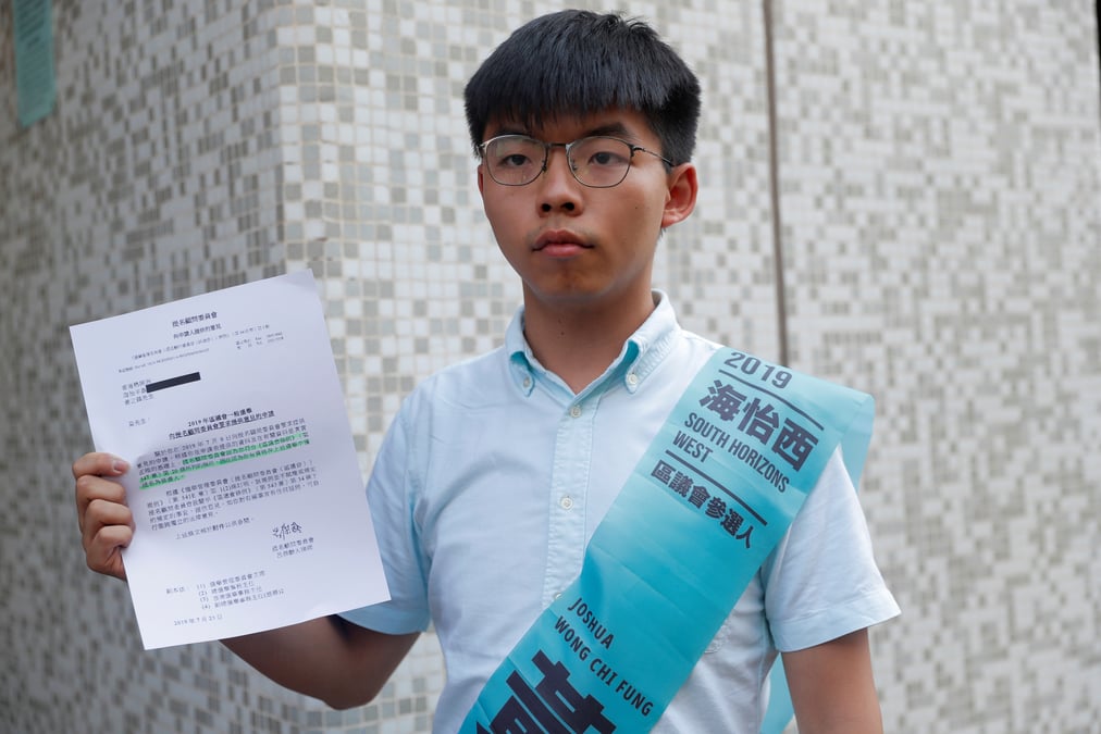 Hong kong: joshua wong interdit a se presenter a une election